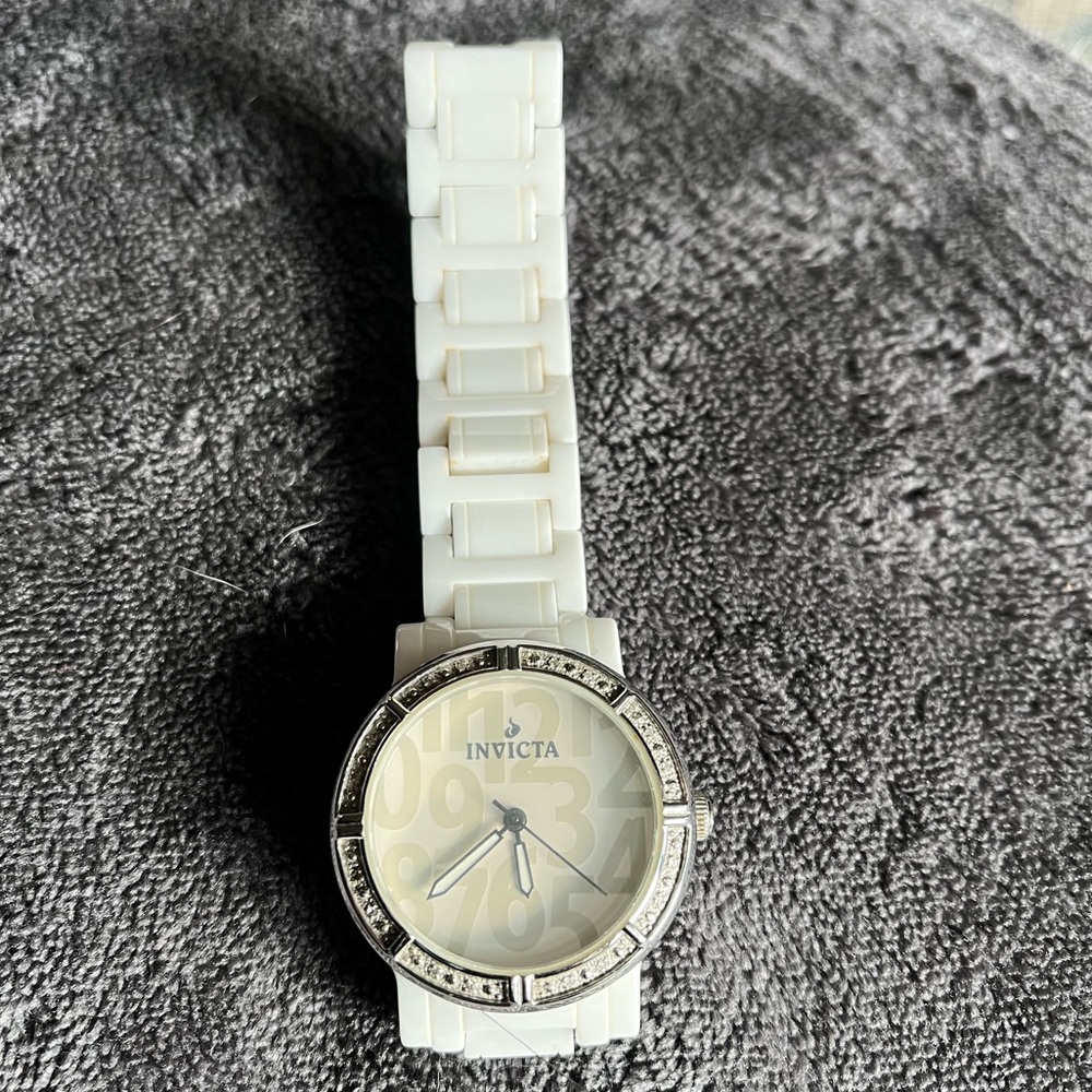 EUC Invicta Ceramics White and Silver Watch